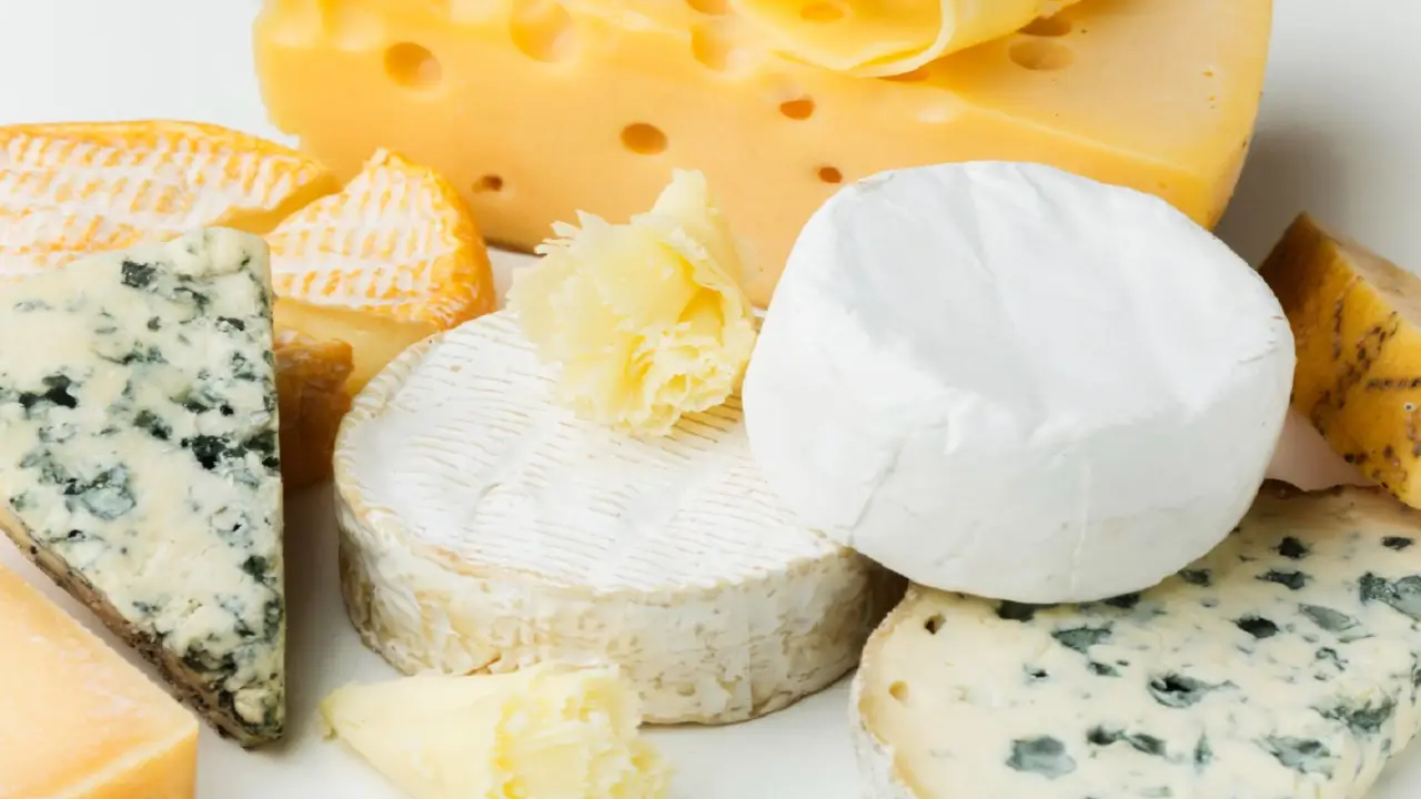 Formaggi freschi: perché evitarli la sera può aiutare a prevenire la pesantezza Formaggi freschi: perché evitarli la sera può aiutare a prevenire la pesantezza
