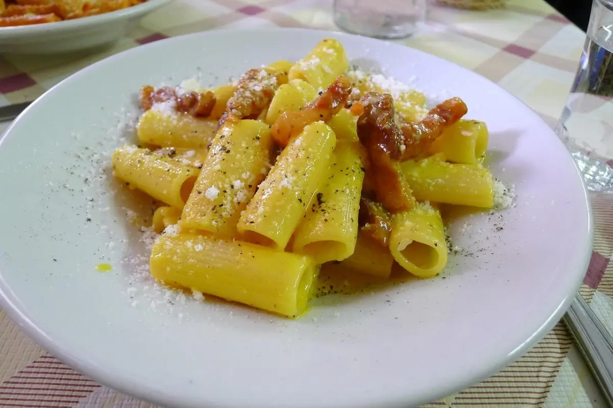 Pasta a cena, errore comune: ecco l’effetto sulla digestione e come evitarlo Pasta a cena, errore comune: ecco l’effetto sulla digestione e come evitarlo