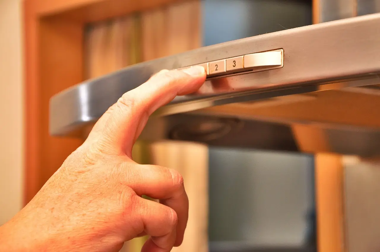 Risparmiare energia in cucina: 7 gesti che tagliano la bolletta di giugno Risparmiare energia in cucina: 7 gesti che tagliano la bolletta di giugno