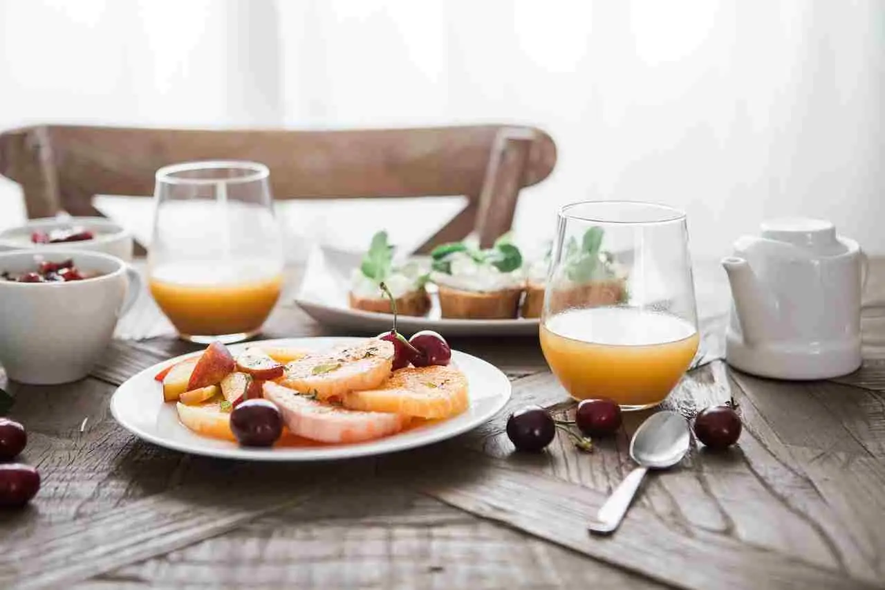 Colazione anti-gonfiore: la combinazione ideale per iniziare giugno senza pesantezza Colazione anti-gonfiore: la combinazione ideale per iniziare giugno senza pesantezza
