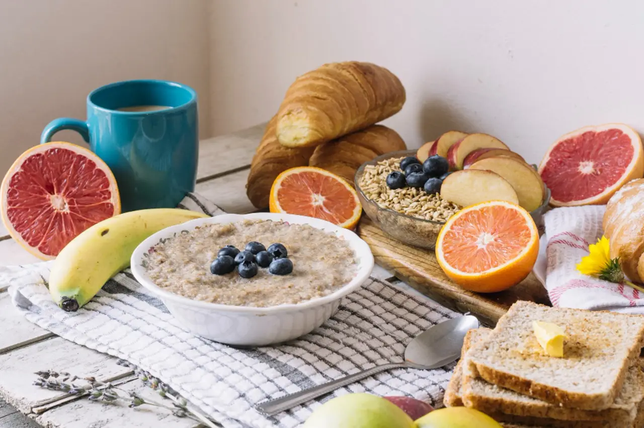 Colazione per pancia piatta: cosa scegliere e cosa evitare secondo gli esperti Colazione per pancia piatta: cosa scegliere e cosa evitare secondo gli esperti
