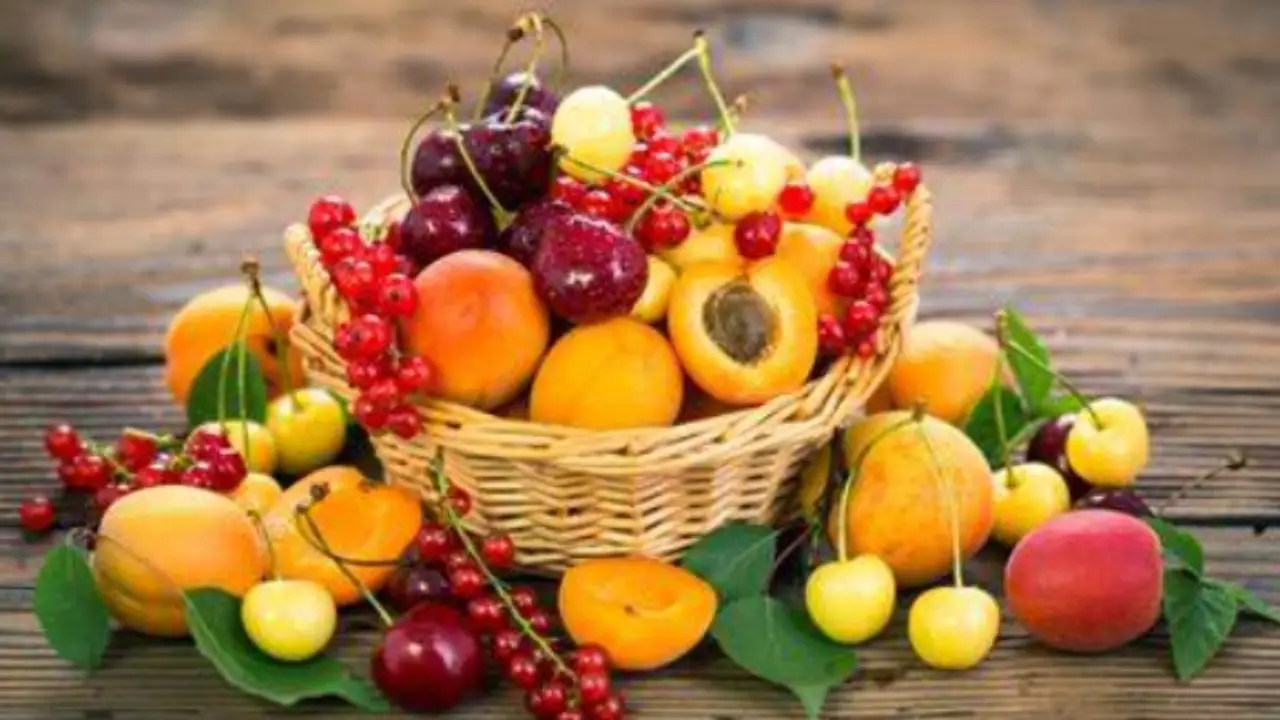Acne estiva? Scopri quale frutto di stagione può aiutarti Acne estiva? Scopri quale frutto di stagione può aiutarti