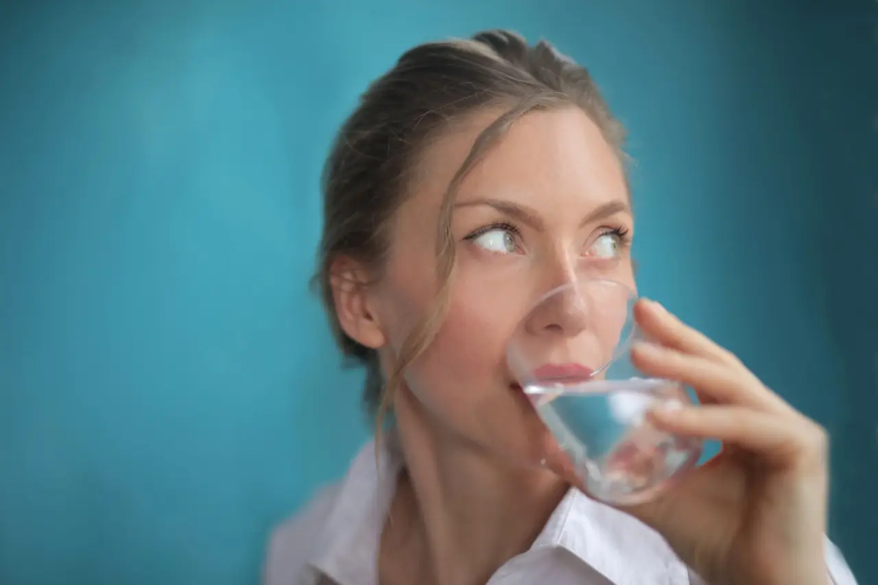 Orari migliori per bere acqua se hai problemi di ritenzione Orari migliori per bere acqua se hai problemi di ritenzione